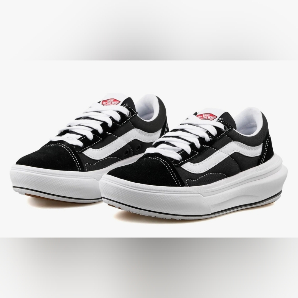 EUC VANS Mens 12 plimsolls (13.5 Womens) sneaker